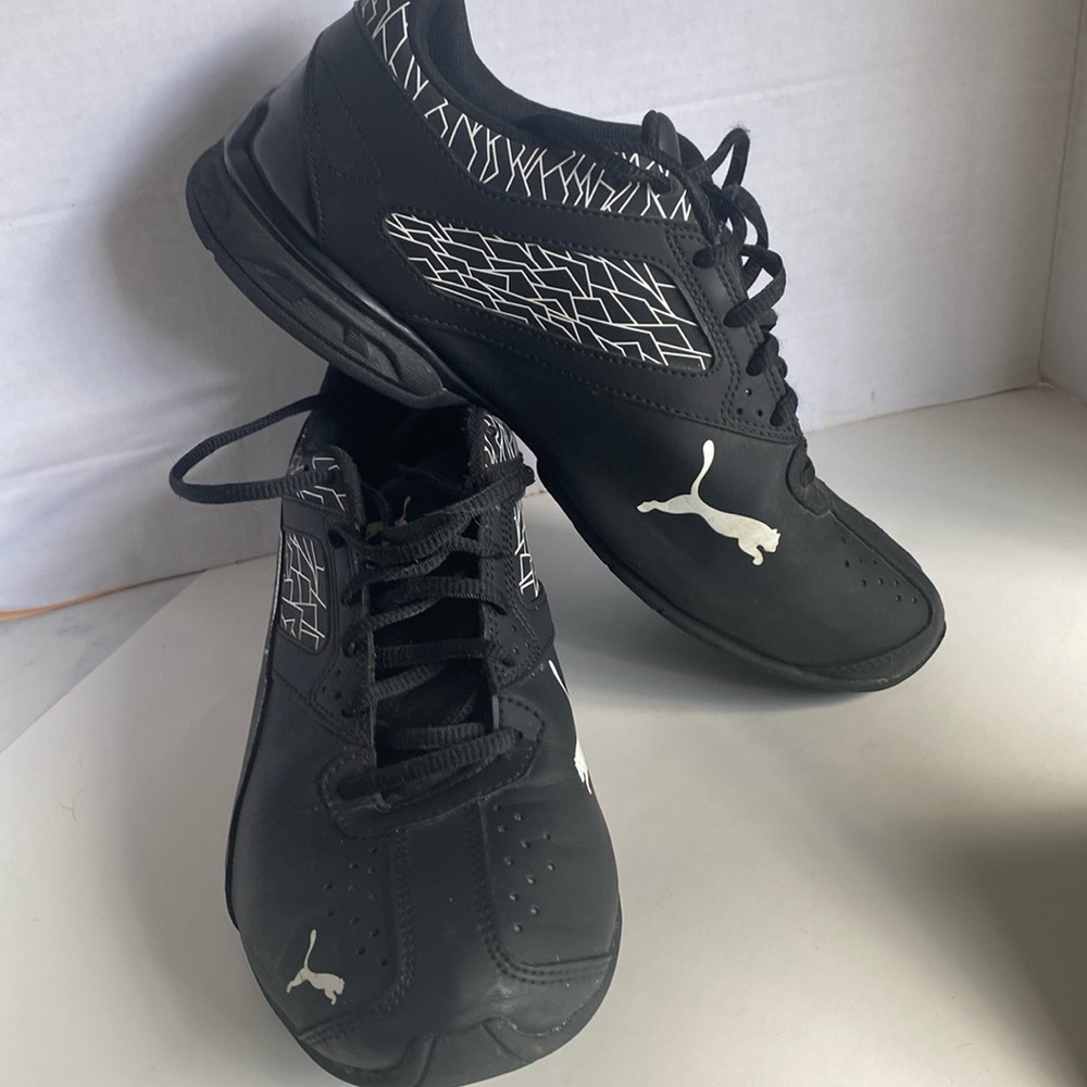 NWOT Puma Mens Tazon size 6.5 Sneaker Black